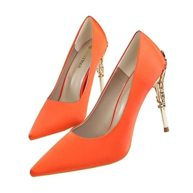 Janet  Elegante Damenschuhe mit Metallverzierung