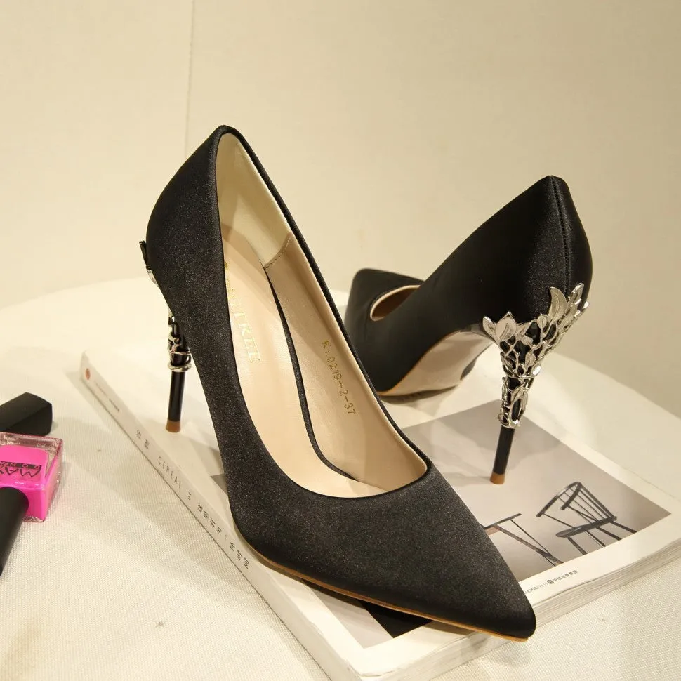 Janet  Elegante Damenschuhe mit Metallverzierung